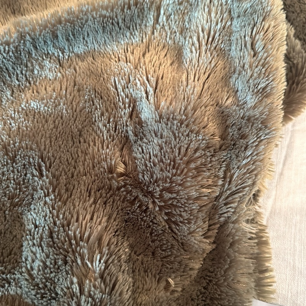 City Chic Green Throw With Rope Tie - Picture 5 of 6